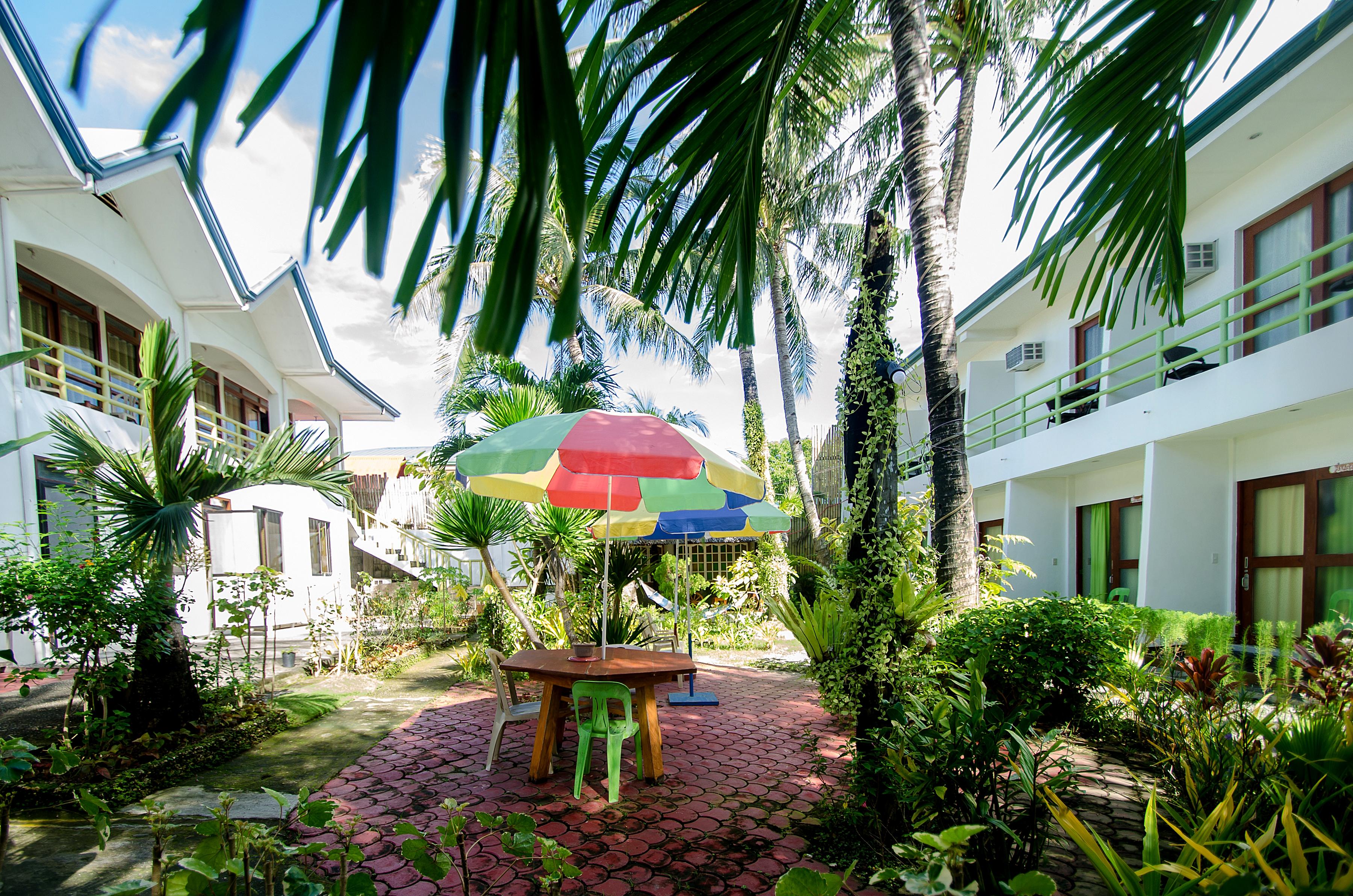 Reddoorz Plus @ Secret Garden Boracay Balabag  Екстер'єр фото
